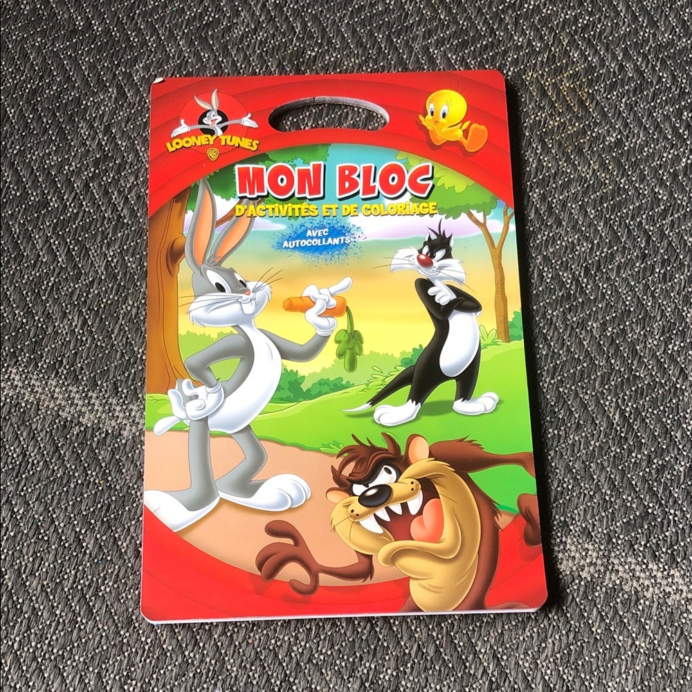 Warner Bros. Looney Tunes Activity Book with stickers (French)